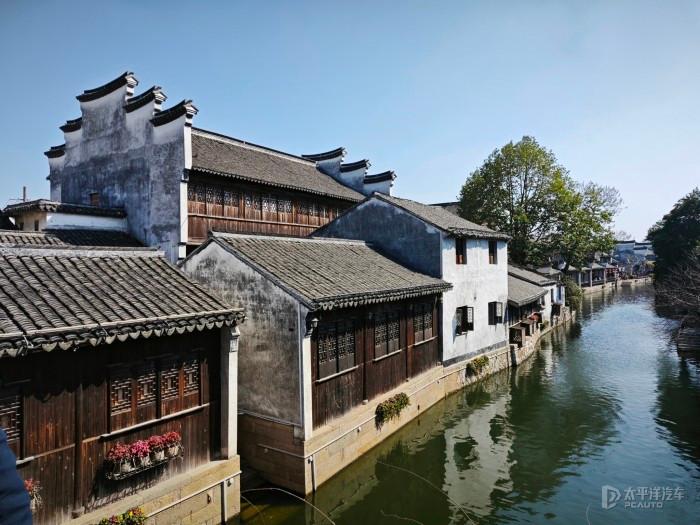 明星恋爱应该公开还是选择地下情?游戏画面